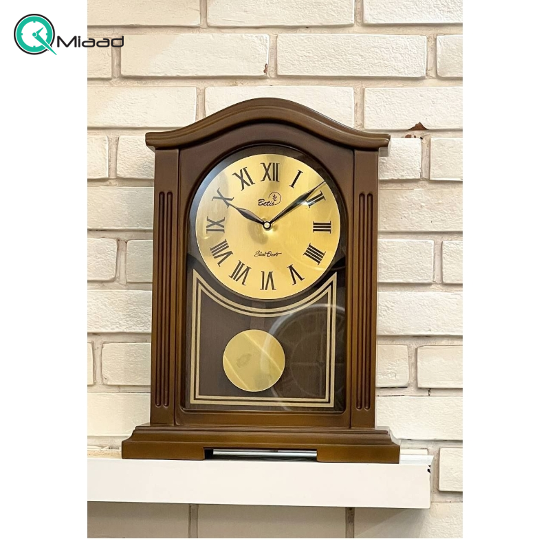 ساعت رومیزی بتیس مدل 3040، ساعت رومیزی لوکس، متریال چوبی بدنه، دارای پاندول مخصوص، ترکیب رنگ قهوه ای چوب و طلایی، اعداد یونانی خرید ساعت رومیزی